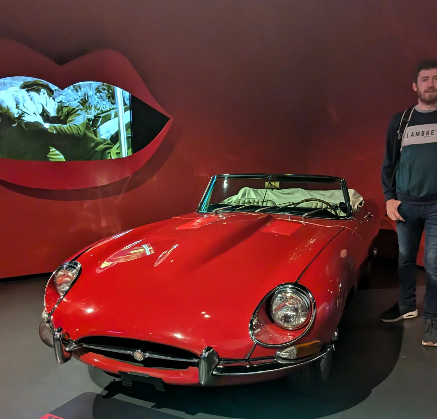 Should we consider Zack's face visible in the photo or not?